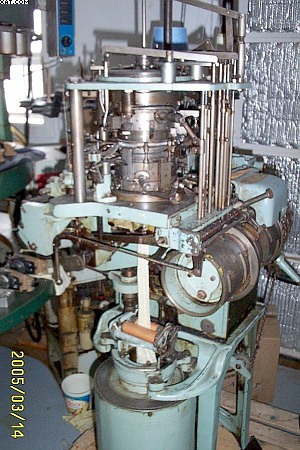 KOMET BENTLEY Model BR Knitter